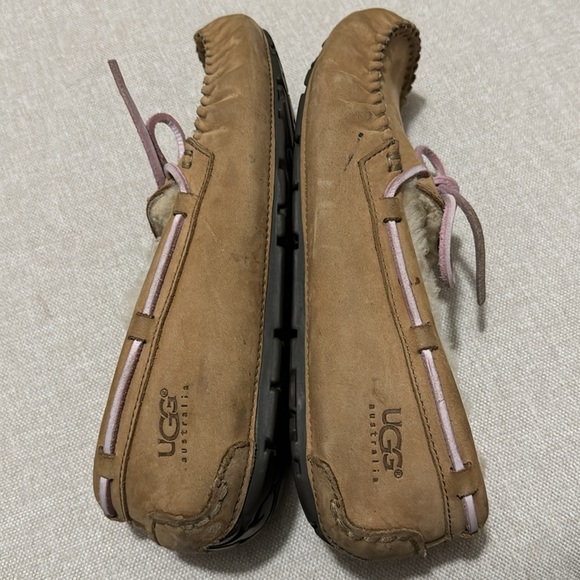 UGG Sz 8 Dakota Moccasins in Tobacco with Lavender Ties - Picture 10 of 16
